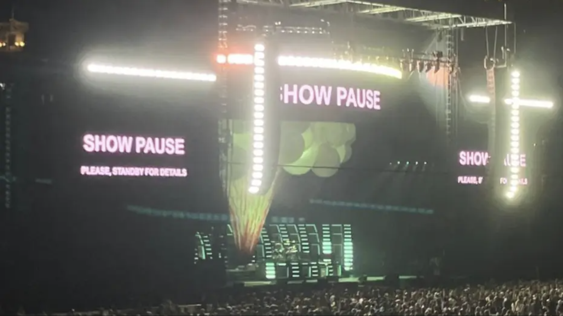 Show Pause announcement at Green Day Concert, Sept. 4, 2024